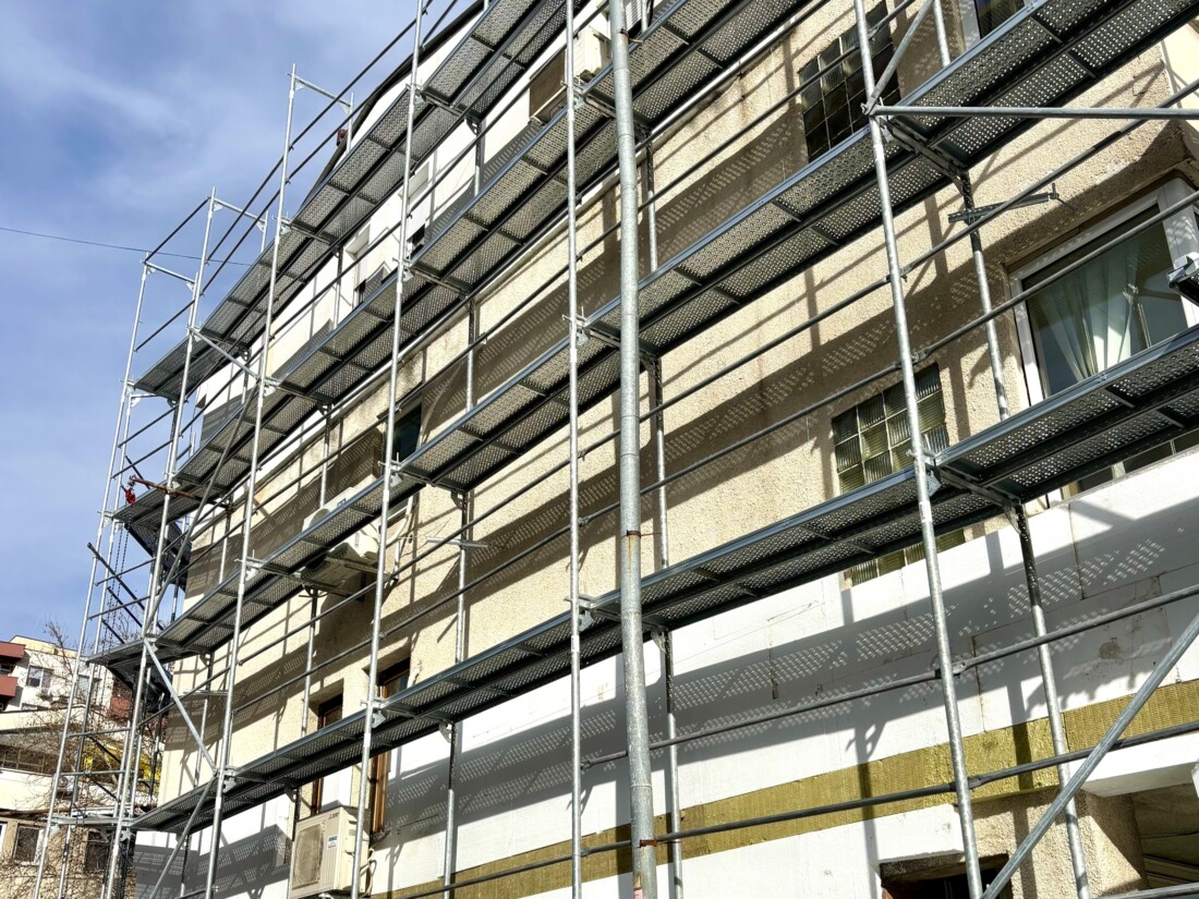 Продължава санирането в Пловдив: Ремонтните дейности в блок № 171 в "Тракия" напредват по график (СНИМКИ)