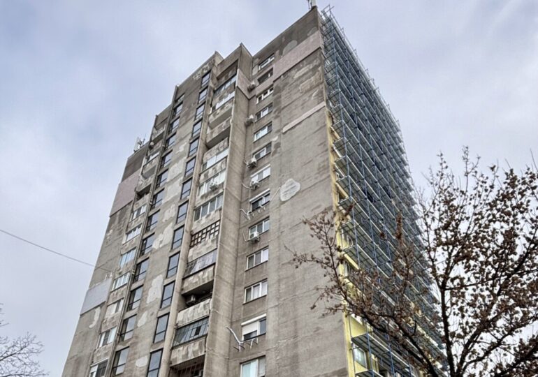 В ход е обновяването на блок на ул. „Славянска“ в Пловдив (СНИМКИ)