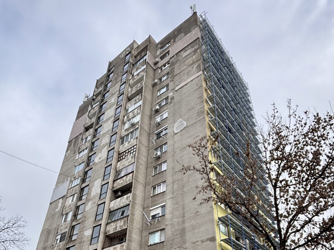 В ход е обновяването на блок на ул. „Славянска“ в Пловдив (СНИМКИ)