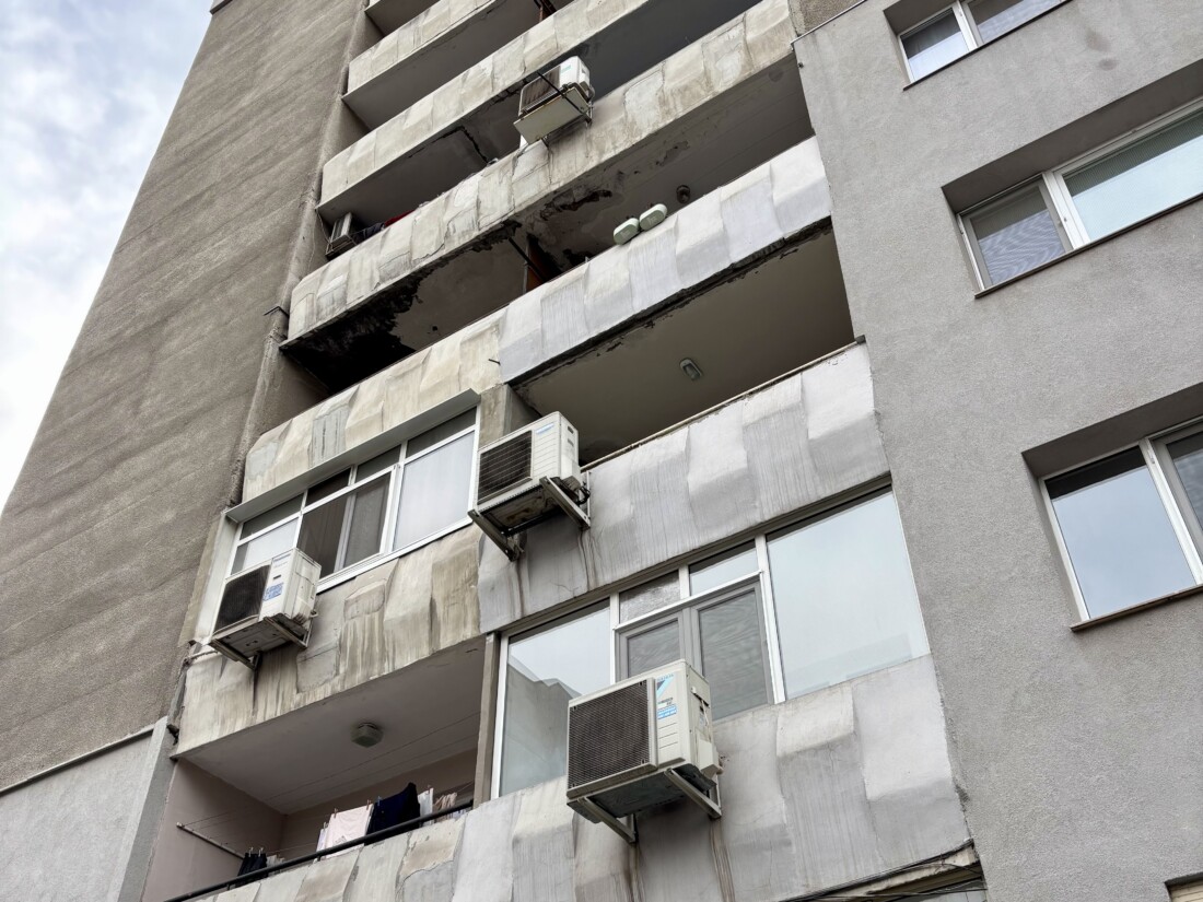 В ход е обновяването на блок на ул. „Славянска“ в Пловдив (СНИМКИ) 1 В ход е обновяването на блок на ул. „Славянска“ в Пловдив (СНИМКИ)