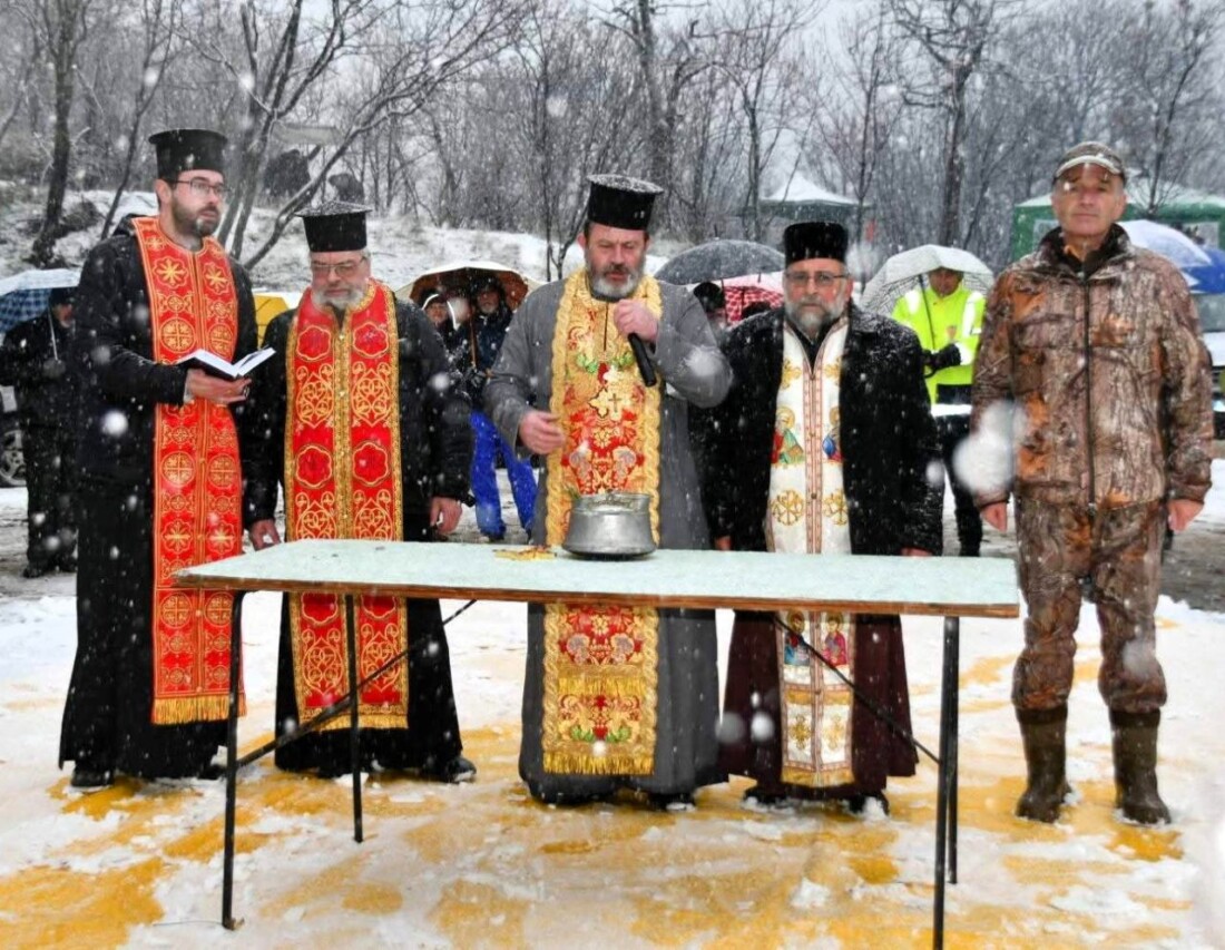 Снегът не попречи на празника: 32-годишен от Крушаре спечели 100-килограмов овен на борбите в Асеновград (СНИМКИ) 4 Снегът не попречи на празника: 32-годишен от Крушаре спечели 100-килограмов овен на борбите в Асеновград (СНИМКИ)