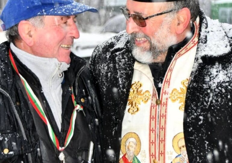 Снегът не попречи на празника: 32-годишен от Крушаре спечели 100-килограмов овен на борбите в Асеновград (СНИМКИ) 10 Снегът не попречи на празника: 32-годишен от Крушаре спечели 100-килограмов овен на борбите в Асеновград (СНИМКИ)