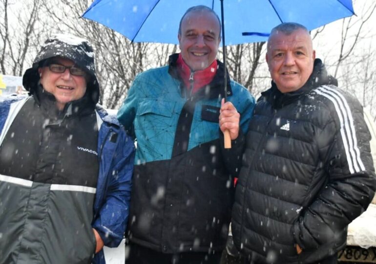 Снегът не попречи на празника: 32-годишен от Крушаре спечели 100-килограмов овен на борбите в Асеновград (СНИМКИ) 7 Снегът не попречи на празника: 32-годишен от Крушаре спечели 100-килограмов овен на борбите в Асеновград (СНИМКИ)