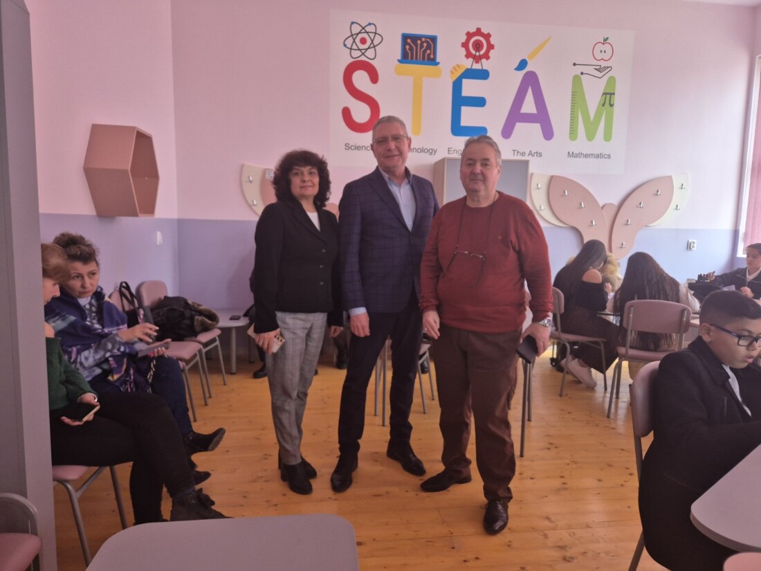 Емил Русинов откри STEM кабинети в две училища в район „Източен“ (СНИМКИ)