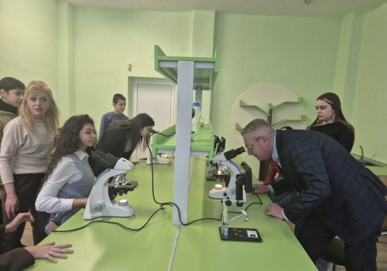 Емил Русинов откри STEM кабинети в две училища в район „Източен“ (СНИМКИ)