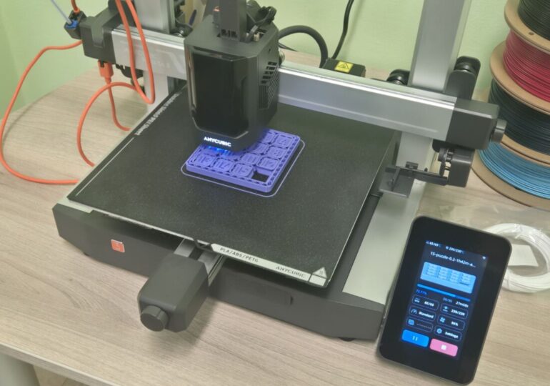 Емил Русинов откри STEM кабинети в две училища в район „Източен“ (СНИМКИ)