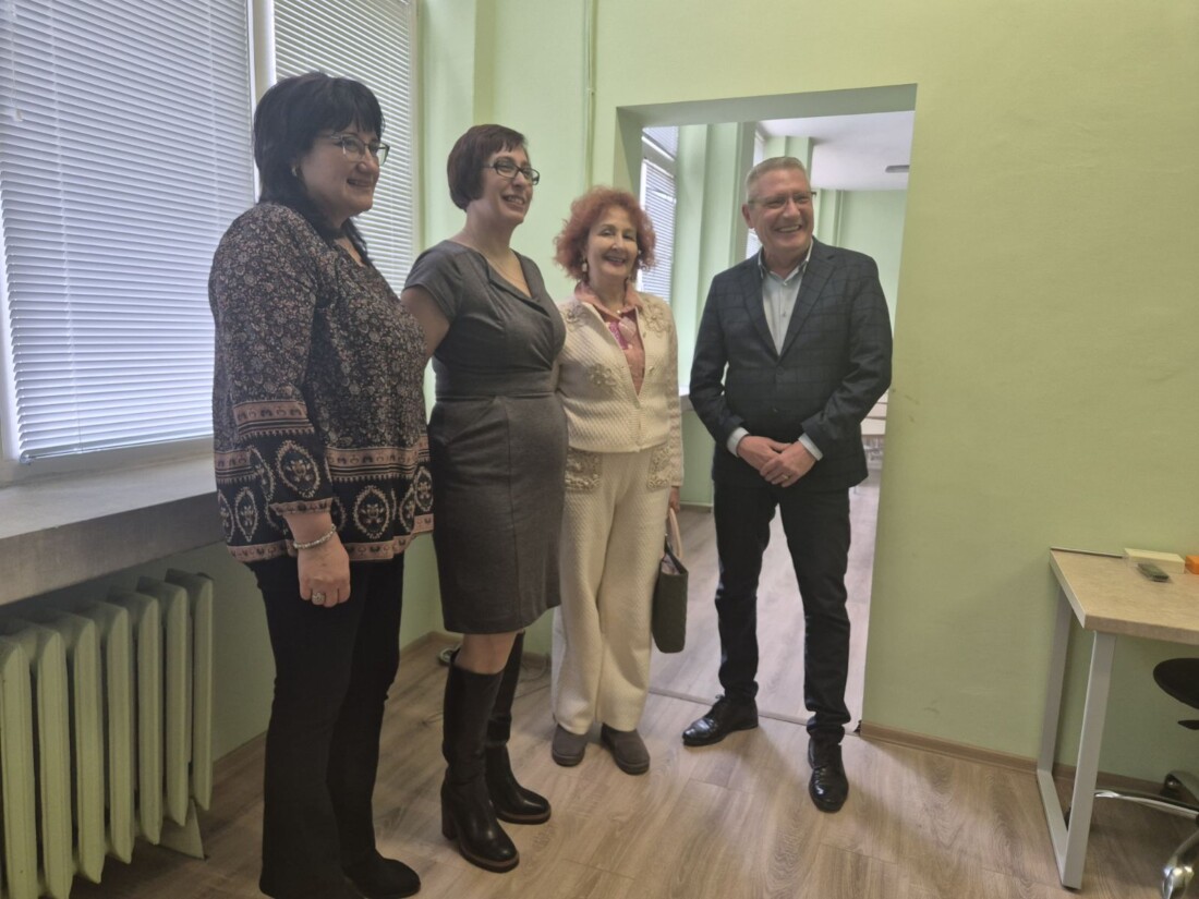 Емил Русинов откри STEM кабинети в две училища в район „Източен“ (СНИМКИ)