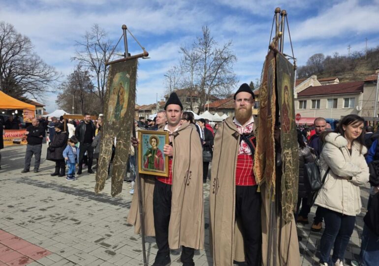 Столицата на виното Брестовица отбеляза Трифон Зарезан (ГАЛЕРИЯ)