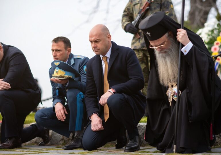 "Народ, който познава цената на свободата си, не може да бъде подчинен": Пловдив почете Националния празник (ГАЛЕРИЯ)