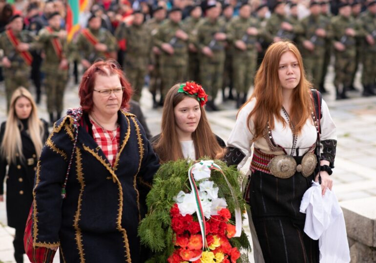 "Народ, който познава цената на свободата си, не може да бъде подчинен": Пловдив почете Националния празник (ГАЛЕРИЯ)