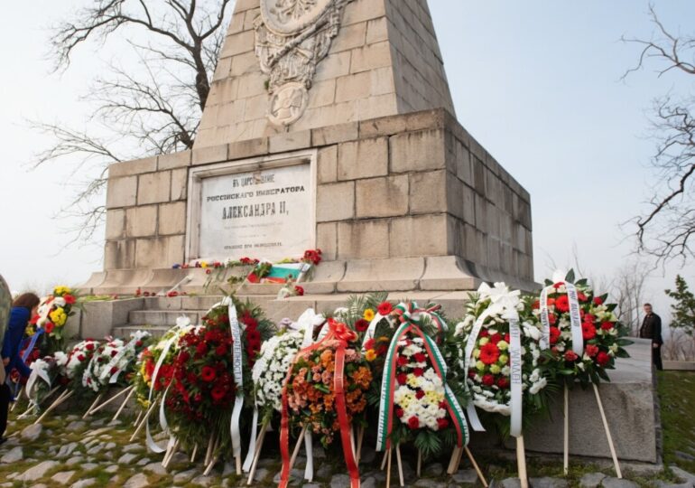 "Народ, който познава цената на свободата си, не може да бъде подчинен": Пловдив почете Националния празник (ГАЛЕРИЯ)