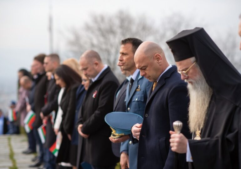 "Народ, който познава цената на свободата си, не може да бъде подчинен": Пловдив почете Националния празник (ГАЛЕРИЯ)