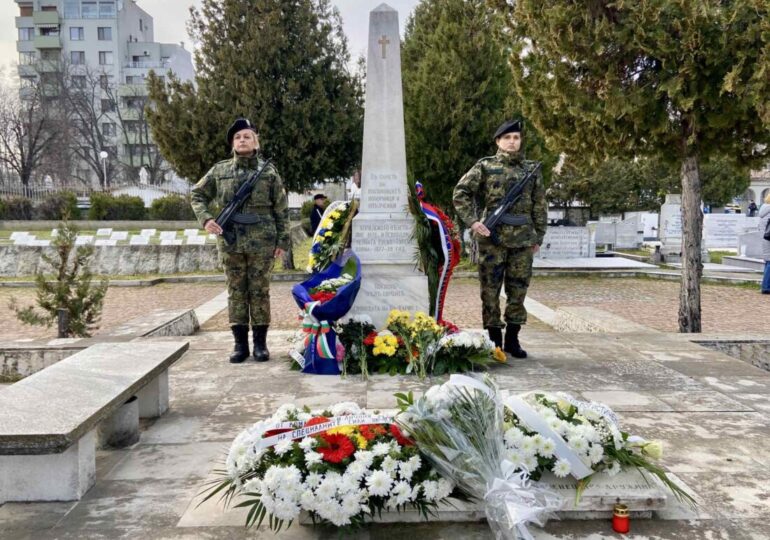 "Народ, който познава цената на свободата си, не може да бъде подчинен": Пловдив почете Националния празник (ГАЛЕРИЯ)