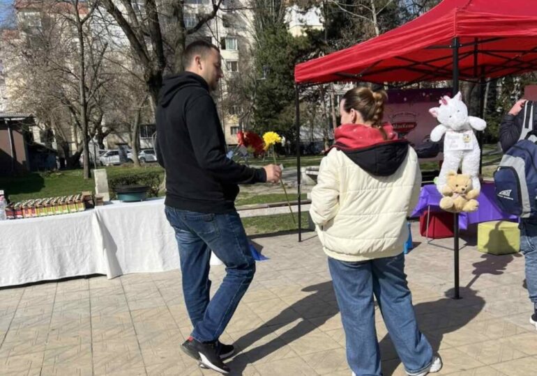 От ГЕРБ поздравиха с цвете дамите в Пловдив за 8 март (СНИМКИ) 8 От ГЕРБ поздравиха с цвете дамите в Пловдив за 8 март (СНИМКИ)