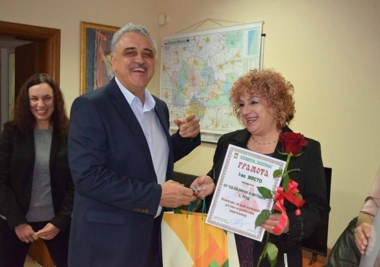 Димитър Иванов награди победителите в конкурса за "Най-красива ръчно изработена мартеница" (ГАЛЕРИЯ)
