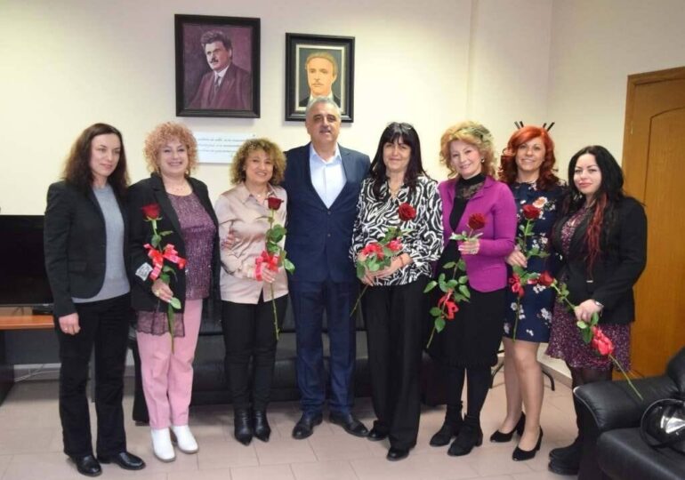 Димитър Иванов награди победителите в конкурса за "Най-красива ръчно изработена мартеница" (ГАЛЕРИЯ)