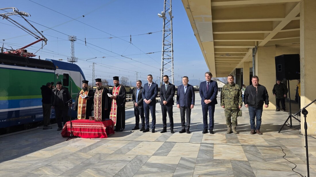 Нов локомотив, носещ името "Васил Левски", бе представен в Карлово (СНИМКИ) 2 Нов локомотив, носещ името "Васил Левски", бе представен в Карлово (СНИМКИ)