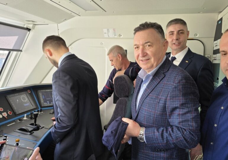 Нов локомотив, носещ името "Васил Левски", бе представен в Карлово (СНИМКИ) 4 Нов локомотив, носещ името "Васил Левски", бе представен в Карлово (СНИМКИ)