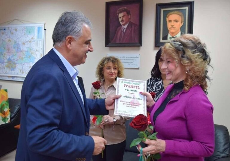 Димитър Иванов награди победителите в конкурса за "Най-красива ръчно изработена мартеница" (ГАЛЕРИЯ)