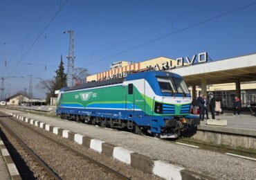 Нов локомотив, носещ името "Васил Левски", бе представен в Карлово (СНИМКИ)