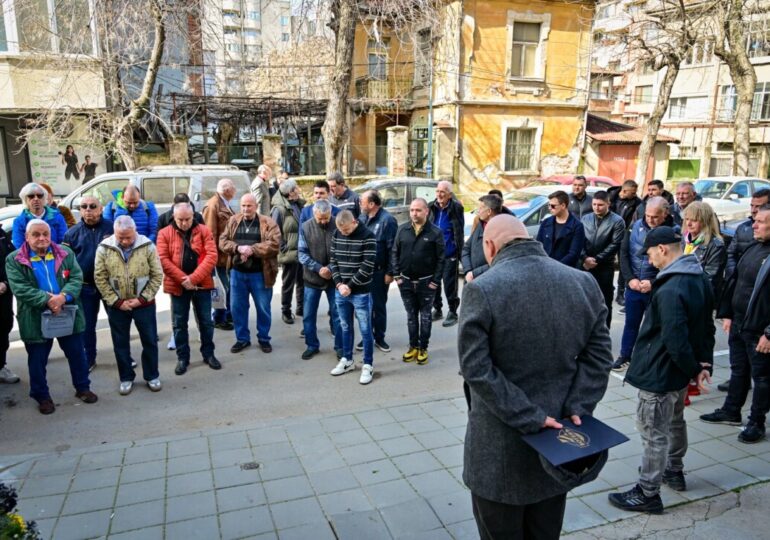 Почит към легендата: Откриха паметна плоча на Георги Попов - Тумби (СНИМКИ)