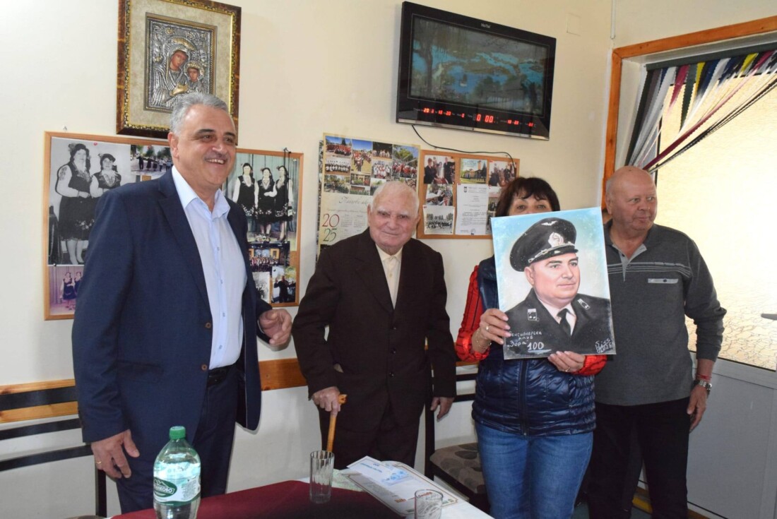 Близки и приятели се събраха в Манолско Конаре за 100-годишния юбилей на дядо Кольо (СНИМКИ)