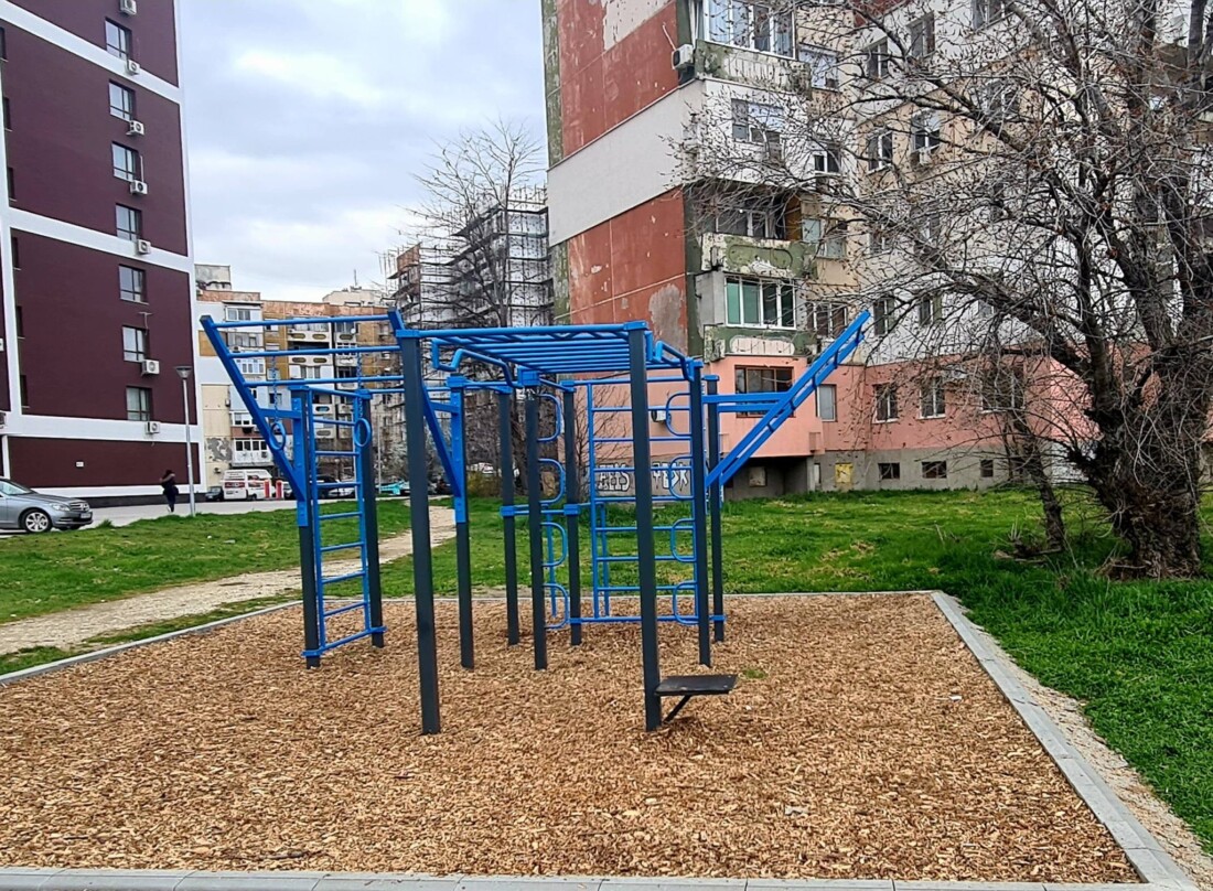Изградиха две нови площадки за фитнес на открито в "Тракия" (СНИМКИ)