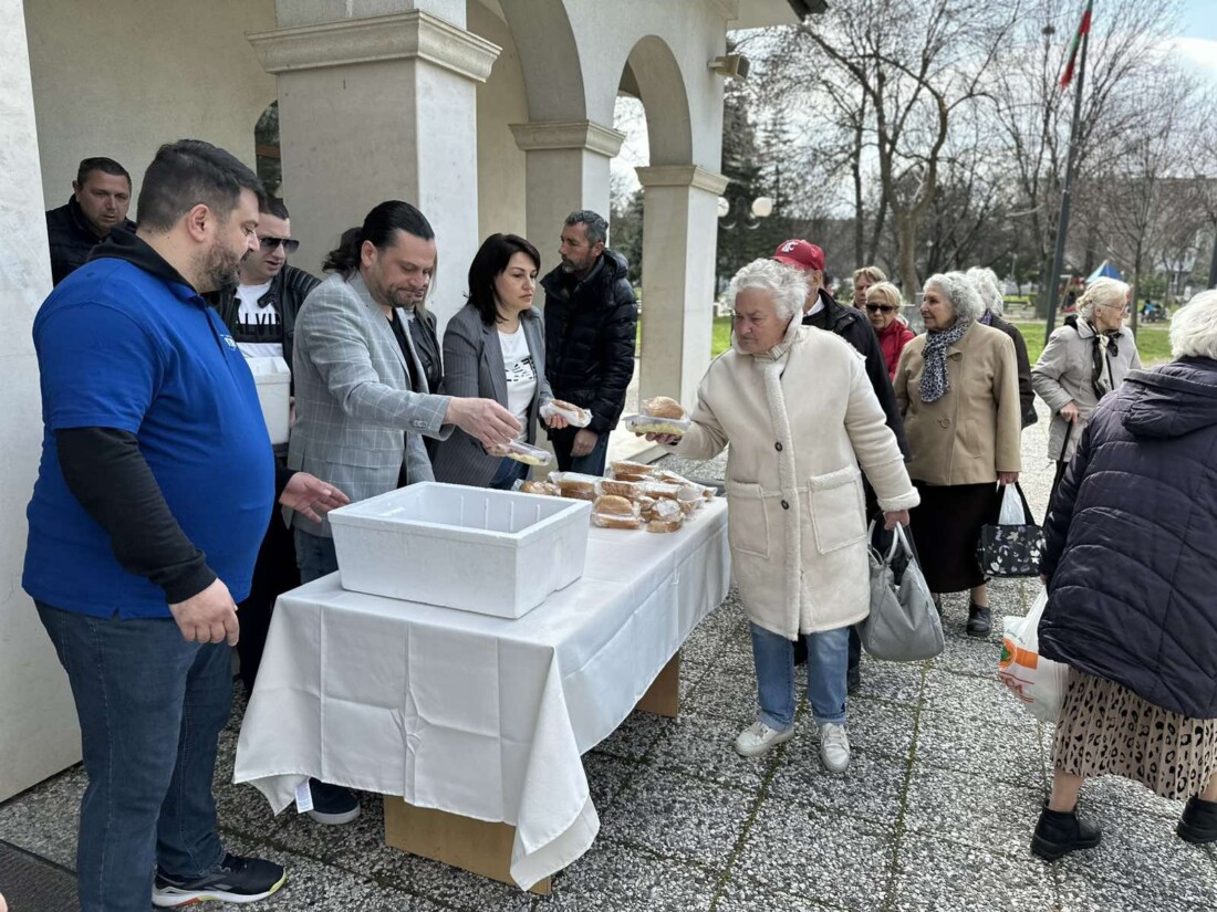 На Благовещение: ГЕРБ даде курбан за здраве и благоденствие пред храм „Свети Климент Охридски” в парк Ружа (СНИМКИ)