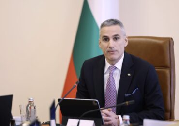 "Не се раздават хеликоптерни пари": Гюров обяви мерките срещу последствията от кризата с горивата (ВИДЕО)