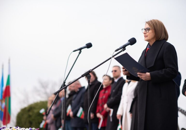 "Народ, който познава цената на свободата си, не може да бъде подчинен": Пловдив почете Националния празник (ГАЛЕРИЯ)