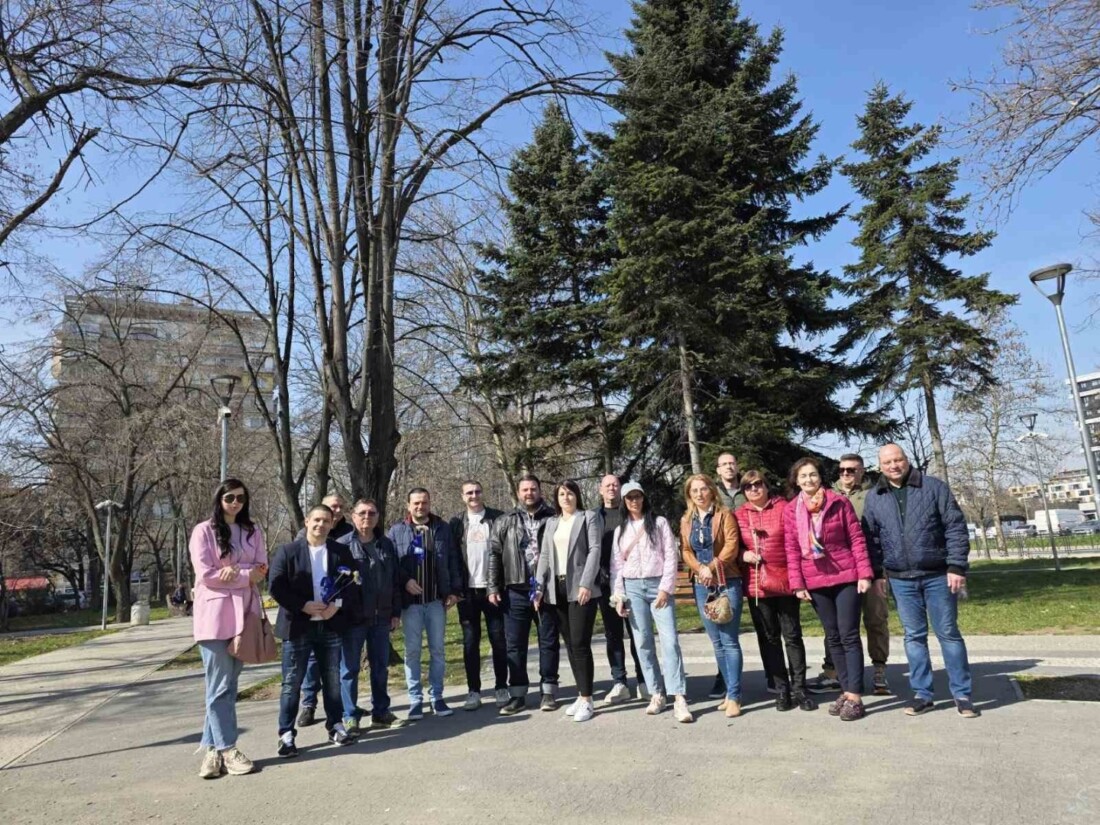 От ГЕРБ поздравиха с цвете дамите в Пловдив за 8 март (СНИМКИ) 3 От ГЕРБ поздравиха с цвете дамите в Пловдив за 8 март (СНИМКИ)