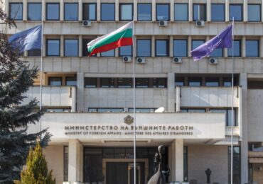 МВнР: Българите в Близкия изток незабавно да се евакуират, докато все още могат