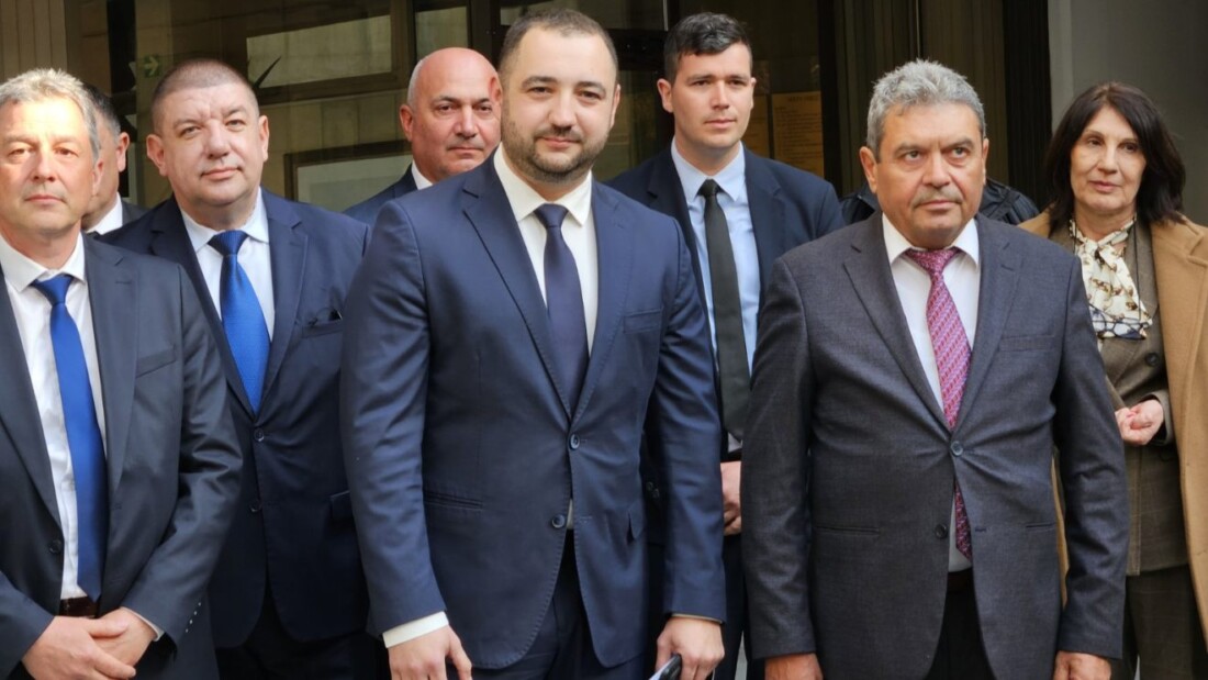 Коалиция "Прогресивна България" регистрира листата си за 17 МИР – Пловдив област (СНИМКИ)