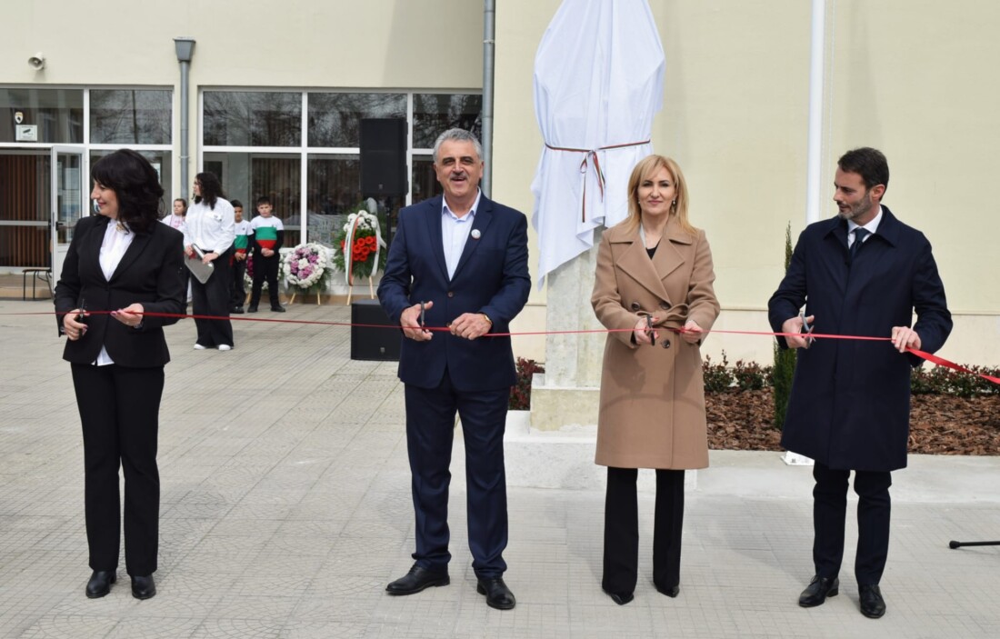 На 3 март в Рогош откриха паметник на Васил Левски (СНИМКИ)