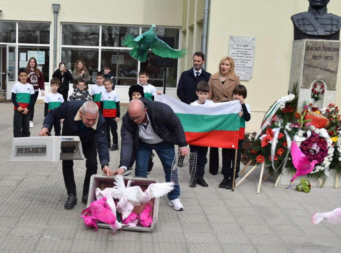 На 3 март в Рогош откриха паметник на Васил Левски (СНИМКИ)