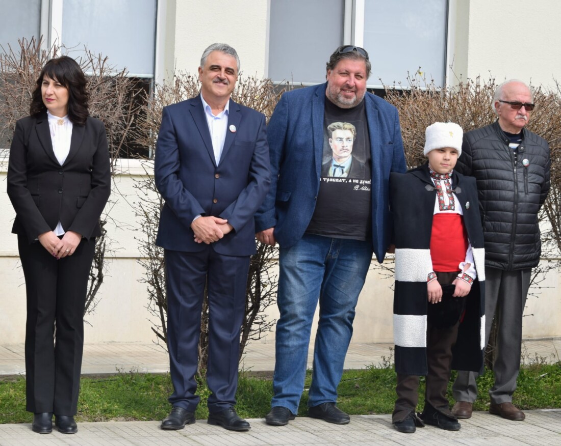 На 3 март в Рогош откриха паметник на Васил Левски (СНИМКИ)