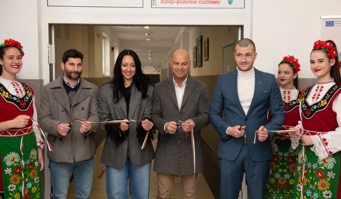 Кметът на Пловдив откри новия STEM център в СУ „Любен Каравелов“ (СНИМКИ)