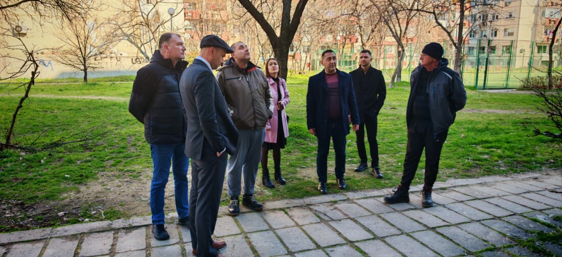 С още един жилищен блок: Енергийното обновяване в „Тракия“ продължава (СНИМКИ)