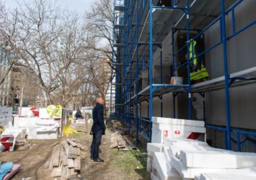 Санирането на жилищна сграда на бул. „Източен“ в Пловдив върви по график (СНИМКИ)