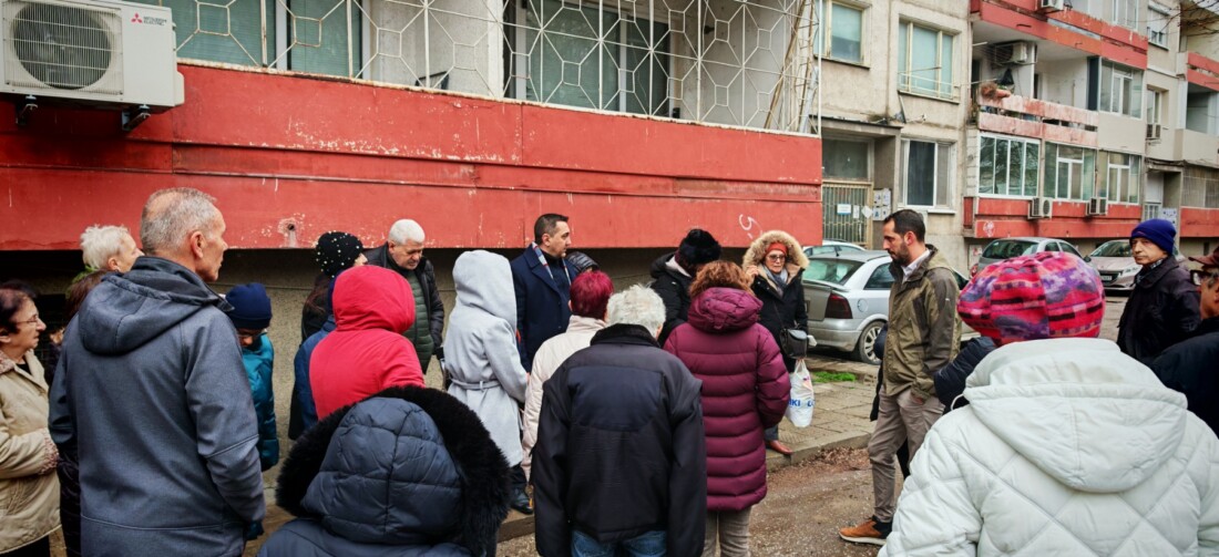 Продължава санирането на жилищни сгради в район „Южен“ (СНИМКИ)