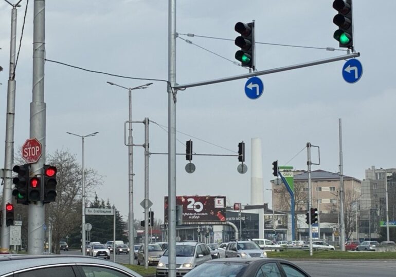 Подмениха светофара на кръстовището на „Цариградско шосе“ и „Освобождение“ в Пловдив
