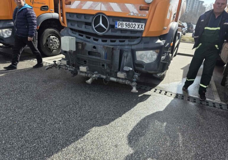Стартира пролетното миене на улиците в Пловдив (СНИМКИ и ВИДЕО) 6 Стартира пролетното миене на улиците в Пловдив (СНИМКИ и ВИДЕО)