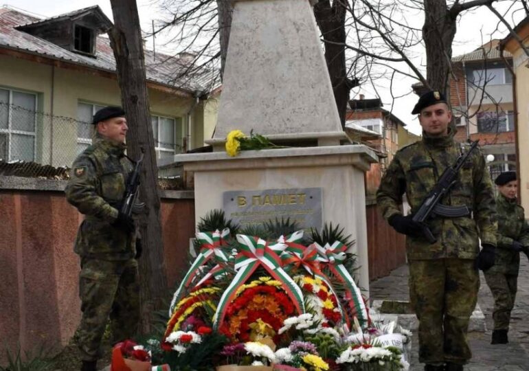 Кметът на Асеновград: Свободата е отговорност, която носим с решенията си (СНИМКИ)