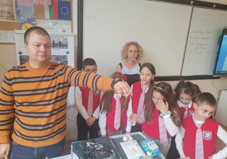 Със серия от инициативи: В район „Южен“ отбелязват Световния ден на водата (СНИМКИ) 19 Със серия от инициативи: В район „Южен“ отбелязват Световния ден на водата (СНИМКИ)