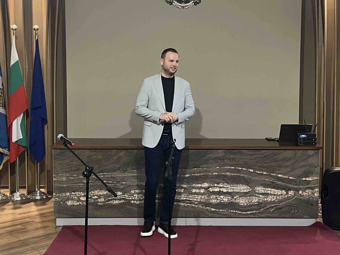 С празнична програма: Район „Тракия“ отбеляза Благовещение (СНИМКИ) 1 С празнична програма: Район „Тракия“ отбеляза Благовещение (СНИМКИ)