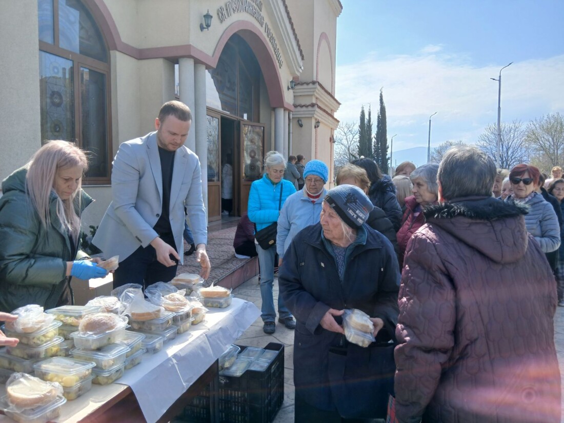 ГЕРБ – Тракия раздаде курбан за Благовещение в храм „Свето Преображение Господне“ (СНИМКИ)
