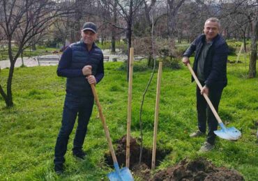 Кметът Костадин Димитров се включи в акция по залесяване на Бунарджика (СНИМКИ)