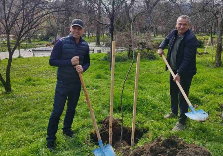 Кметът Костадин Димитров се включи в акция по залесяване на Бунарджика (СНИМКИ)