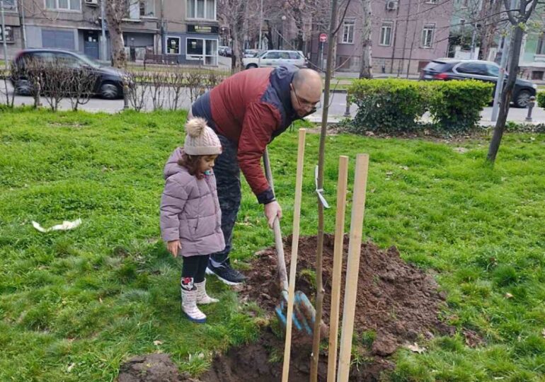 Кметът Костадин Димитров се включи в акция по залесяване на Бунарджика (СНИМКИ)