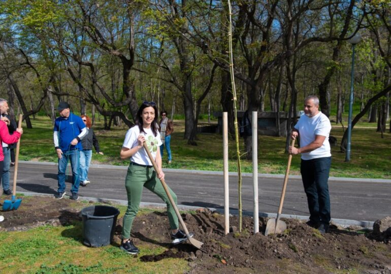 Със залесителна инициатива на Младежкия хълм: ГЕРБ закри предизборната кампания в Пловдив (ГАЛЕРИЯ)